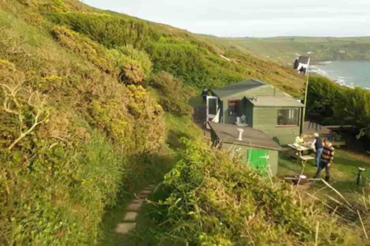 Cliff Chalet With Fantastic Sea Views In Cornwall. *